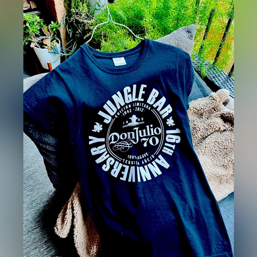 NWOT DON JULIO jungle bar 16 th anniversary
CABO 2016 tshirt SLIM FIT